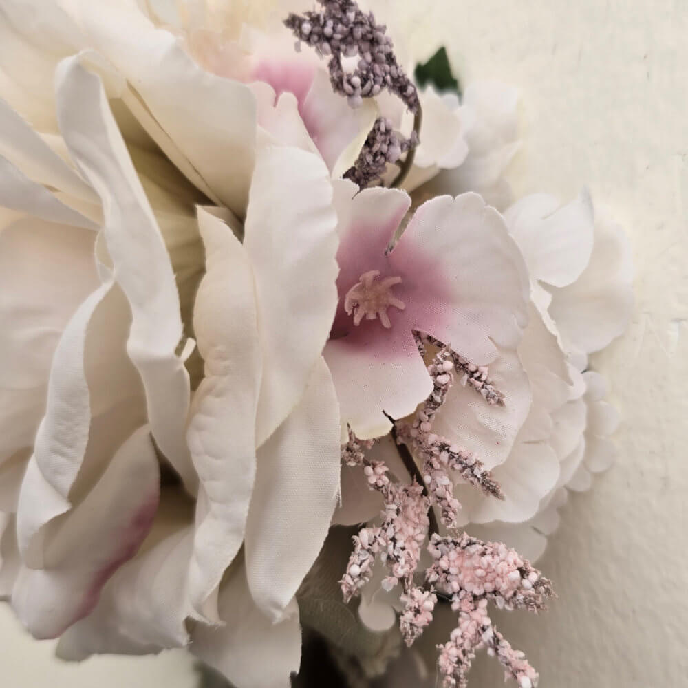 Fiori di Lena décoratif Gland vert sauge avec rose h 38 – Image 4
