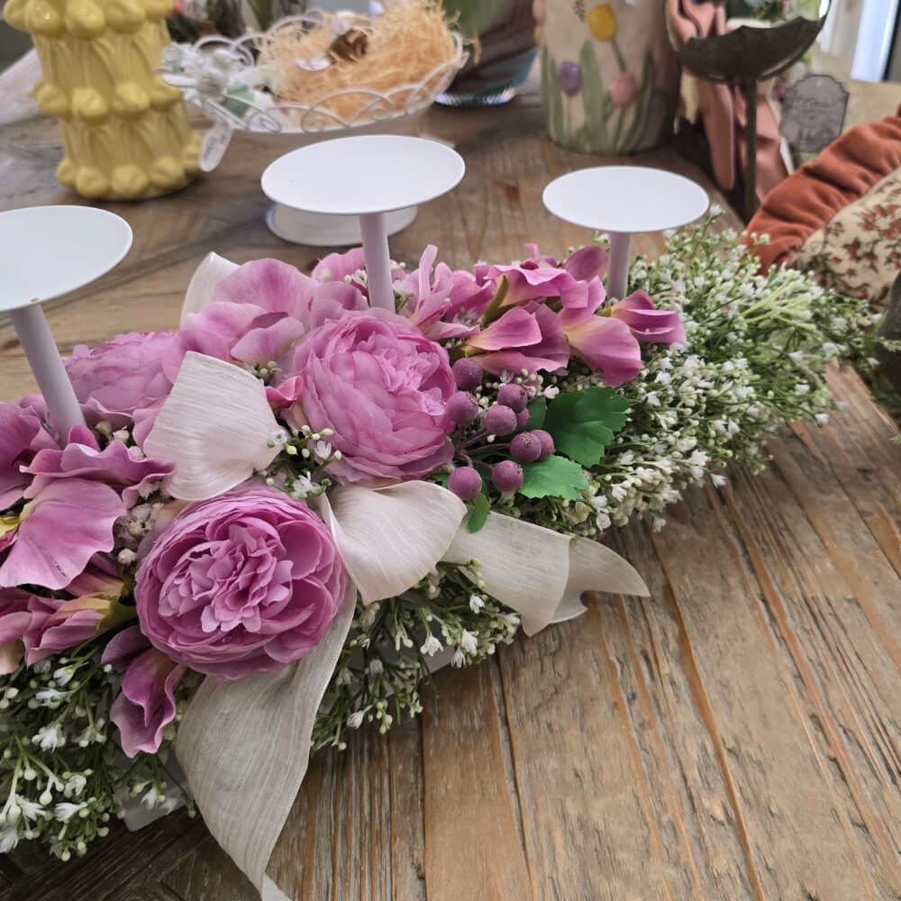 Fiori di Lena Candelabro 4 Fiamme con Ranuncoli Rosa e Fiorellini Bianchi 70 cm - immagine 2