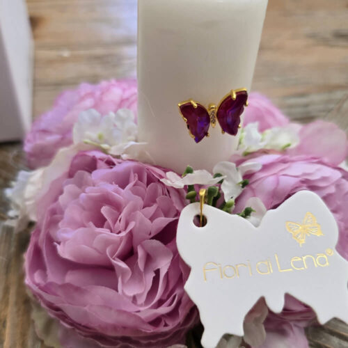 Alternative view of Fiori di Lena Corona con 4 Ranuncoli Glicine e Candela con Farfalla Ø14 cm