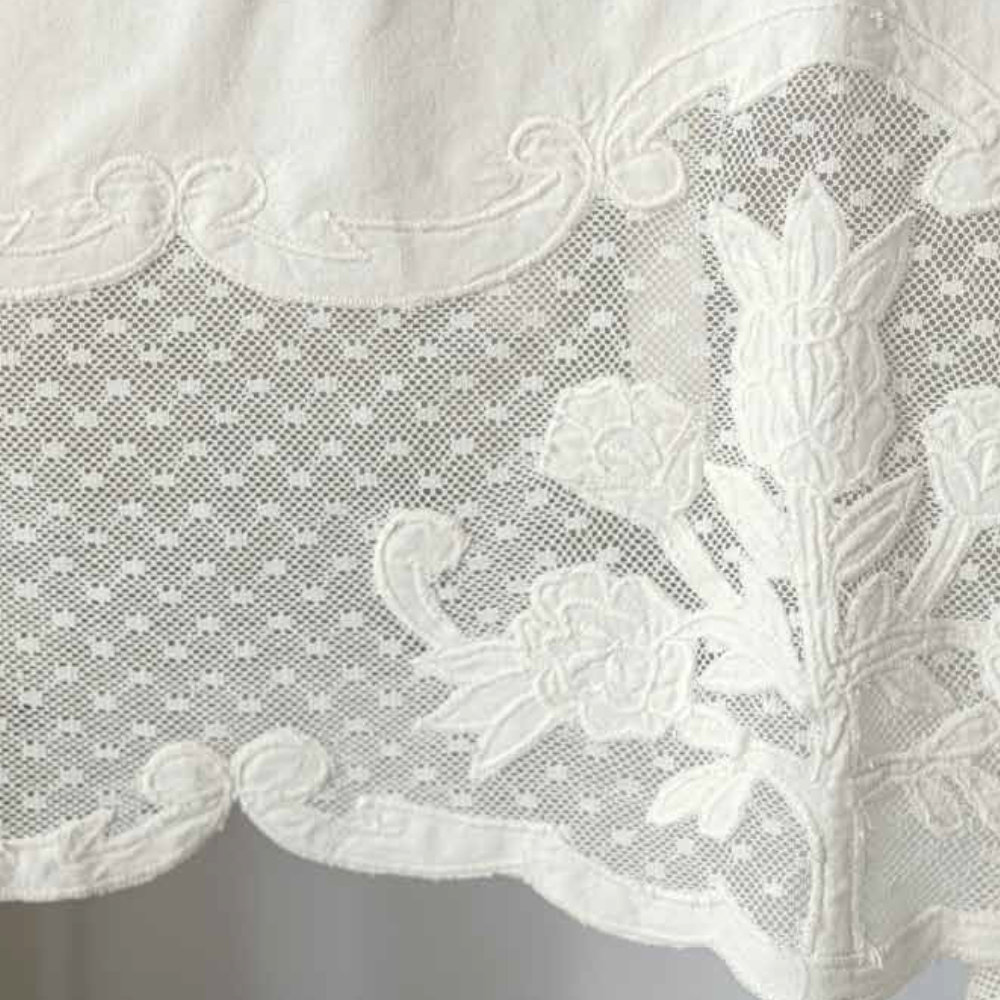 Mantovana Matilde con Pizzo e Ricami Floreali L'Atelier 17 - immagine 2