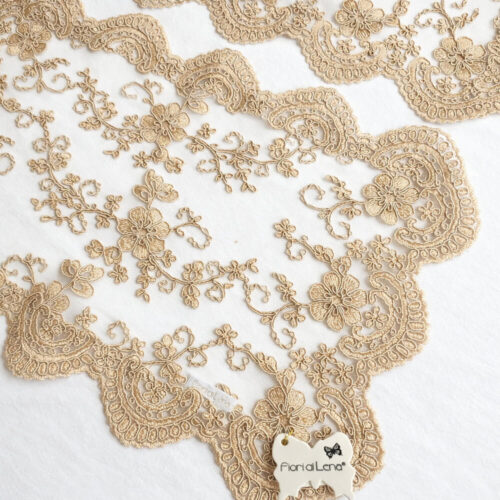 Alternative view of Fiori di Lena Tris Striscia e 2 Centrini in Pizzo Rebrodè Cioccolato