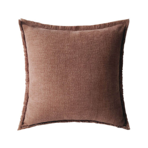 Cuscino quadrato Blanc Mariclò color caffè con bordo sfrangiato decorativo della Orangerie Collection.