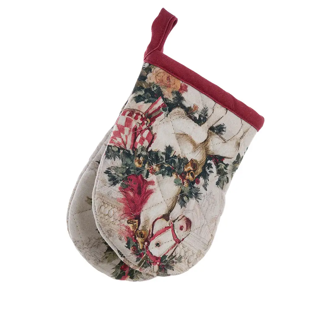 Gant de cuisine Blanc MariClò en coton matelassé, orné d'un motif de Noël vintage représentant un cheval à bascule, des guirlandes et des décorations rouges, avec un bord bordeaux, dimensions : 12 x 17 cm.