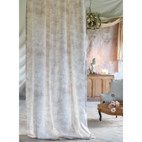 Tenda Blanc Mariclò beige con stampa Toile de Jouy raffigurante scene equestri e campestri.