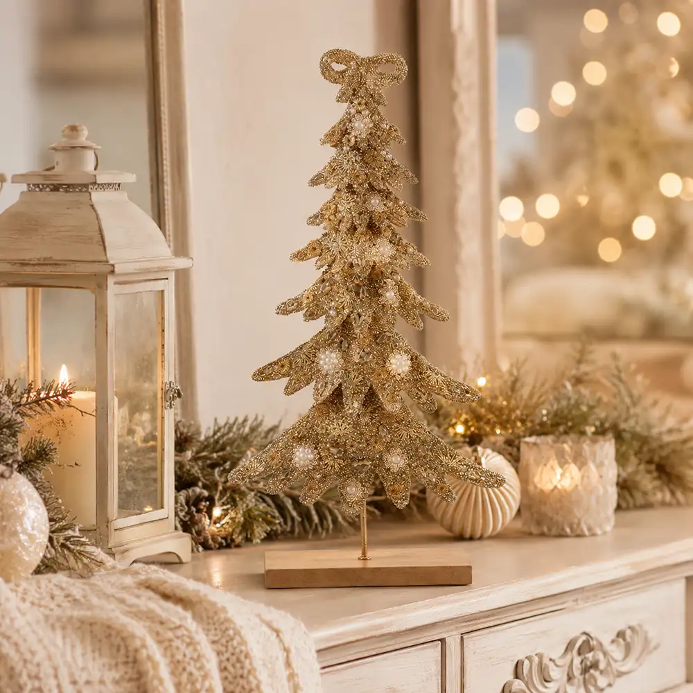 Albero di Natale decorativo Blanc Mariclò dorato con perline, cristalli, fiocco sulla sommità e base rettangolare in legno, alto 40 cm.