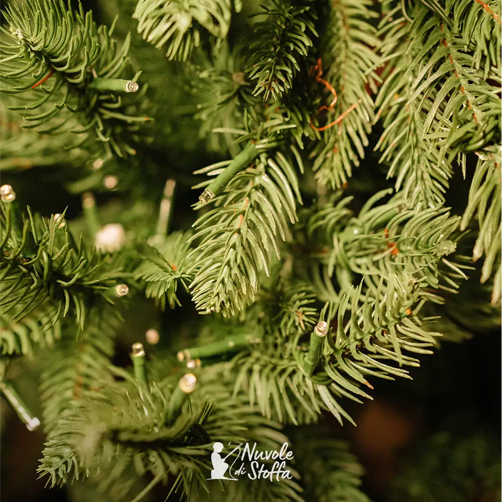 Sapin de Noël effet naturel « real touch » en pot avec 100 LED et télécommande h 90 cm – Image 6