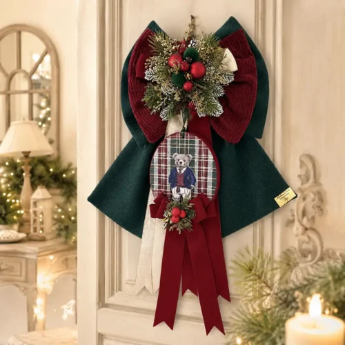 Fiocco decorativo Madame Fioccò Lord verde e rosso con medaglione teddy tartan, bacche, rametti innevati e lunghi nastri.