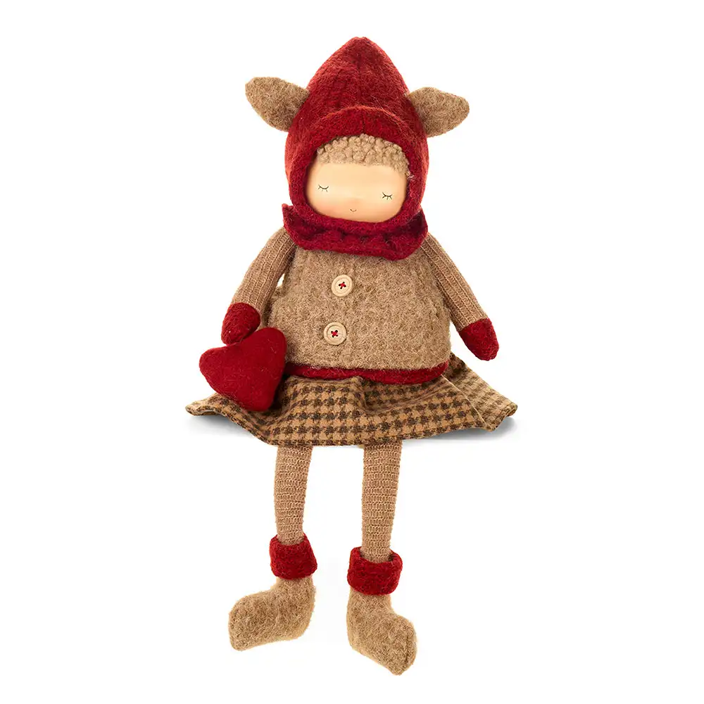 Bambola natalizia ragazza seduta con cuore in tessuto 22 x 13 x 52 cm - immagine 2