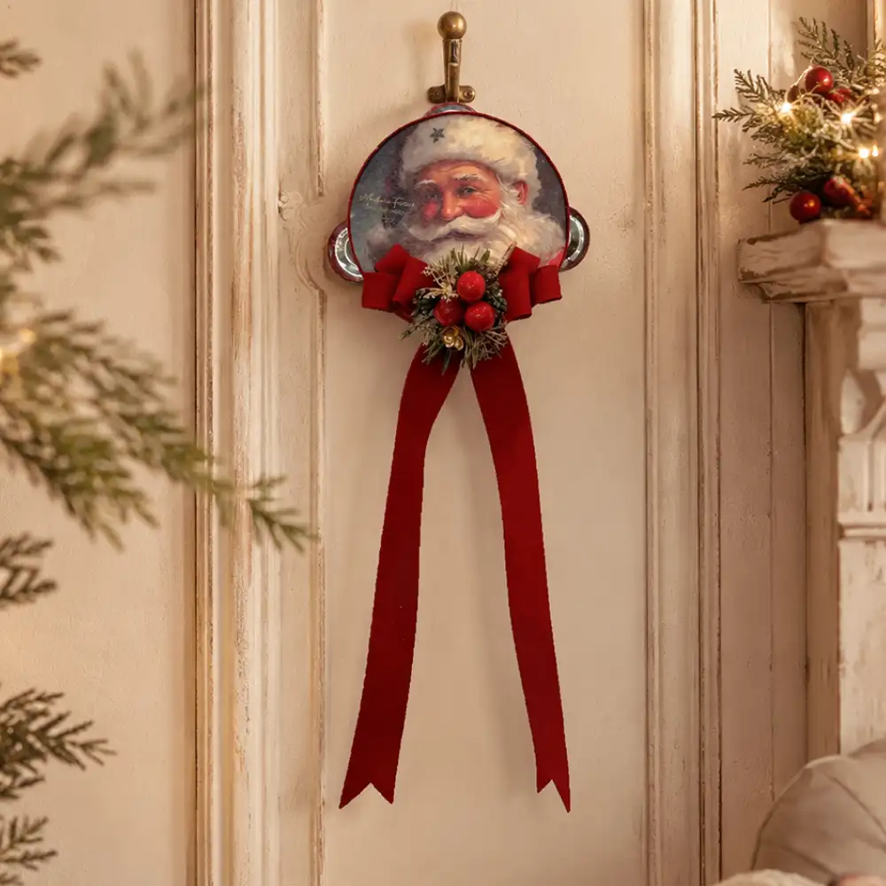 Tamburello natalizio Antico Natale 10 cm con Babbo Natale vintage, fiocco rosso, bacche decorative e dettagli metallici.