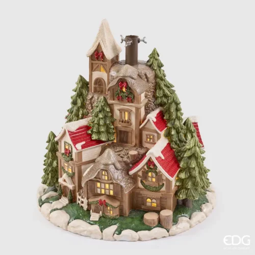 Base per albero EDG a forma di villaggio innevato con case illuminate, abeti verdi, tetti rossi e dettagli effetto neve.