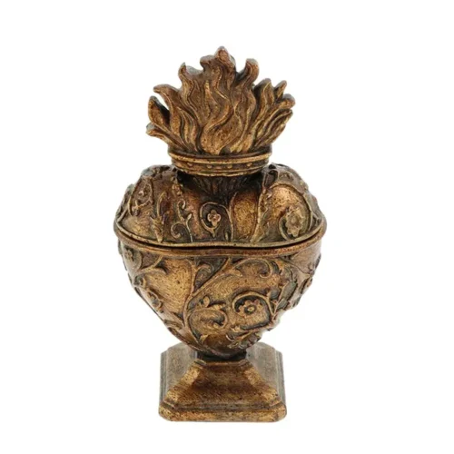 Coffret cœur votif Blanc Mariclo Vivienne en résine or vieilli, avec reliefs floraux, piédestal et flamme décorative.