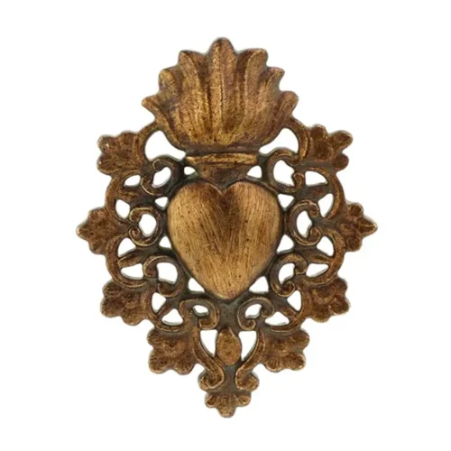 Decorazione cuore votivo Blanc Mariclò Vivienne in resina oro brunito con cuore centrale, fiamma superiore e motivi traforati.