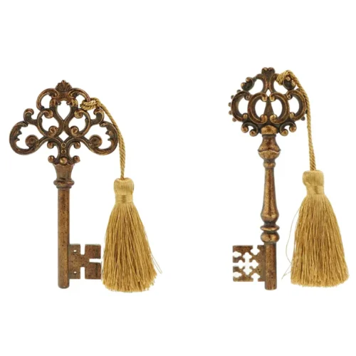 Juego de llaves decorativas Blanc Mariclo de resina color bronce envejecido, con motivos barrocos calados y borlas doradas.