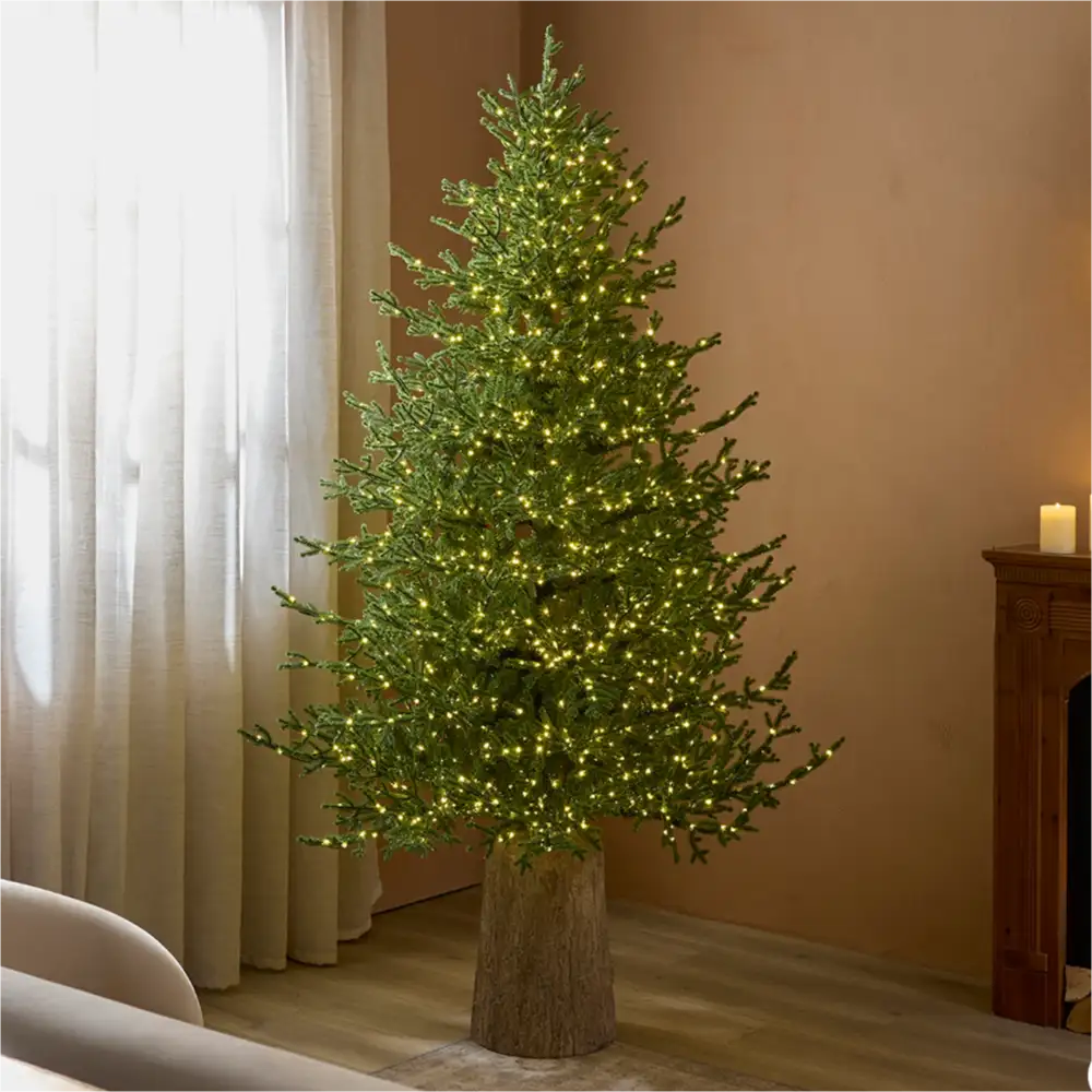 Pino natalizio verde alto 180 cm, illuminato da 2300 micro LED caldi e dotato di base in metallo.