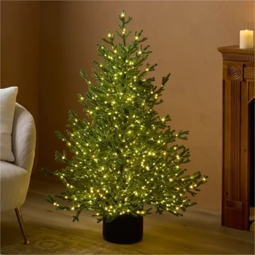Pino natalizio verde alto 120 cm con 1000 luci calde e vaso cilindrico nero.