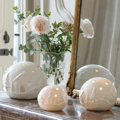 Alternative view of Mathilde M. Sfera decorativa Villaggio di Natale in ceramica bianca con LED