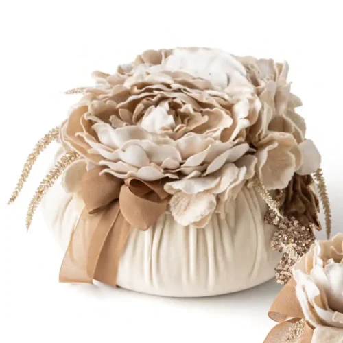 Alternative view of Fiori di Lena Pouf in Velluto Nude con Peonie e Decorazione Natalizia D 22 cm