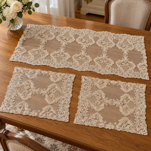 Tris di centri in pizzo traforato cognac Fiori di Lena con doppio fregio floreale