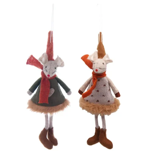 Coppia di topolini Elleboro Blanc Mariclò da appendere, con cappelli a punta, sciarpe ruggine, abiti verde e beige e stivaletti marroni.
