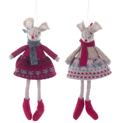 Coppia topine Elleboro Blanc Mariclò da appendere con gonne a maglia rosse e beige, sciarpe rosse e grigie e stivaletti rossi.